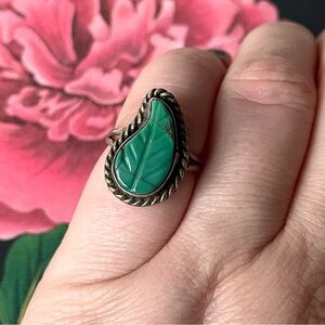 Vintage green stone leaf silver metal ring sz 4.75 organic wilderkind Southwest